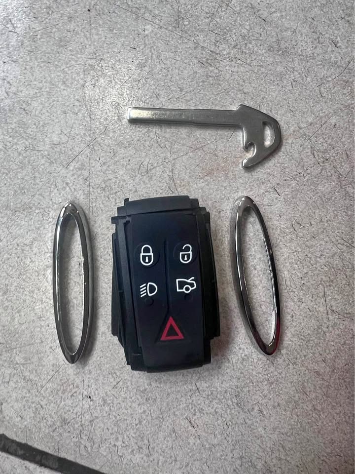 Jaguar key fob and blank key - Private Seller Jaguar key fob and blank key - Private Seller