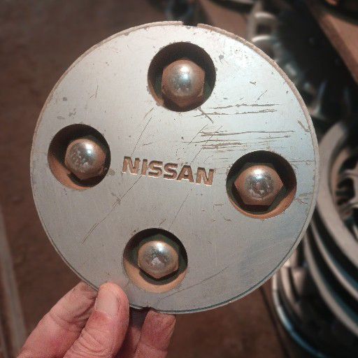 Nissan, centre cap - Private Seller Nissan, centre cap - Private Seller
