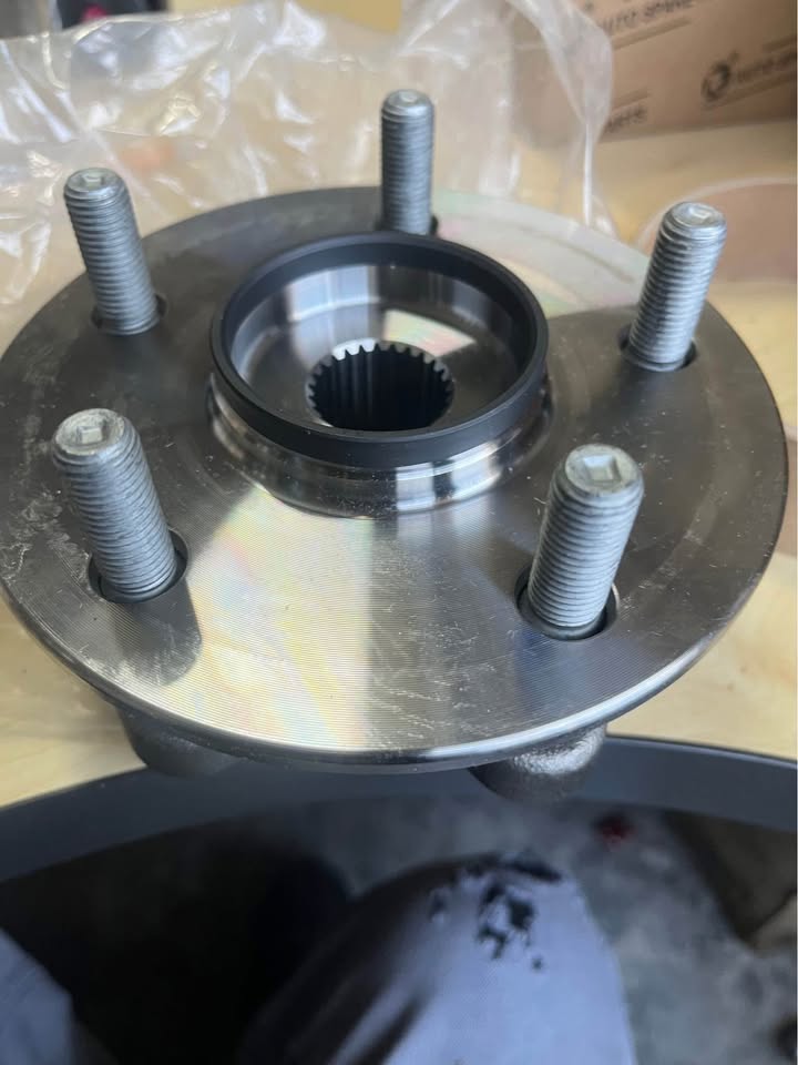 Toyota cross right rear wheel hub - Private Seller