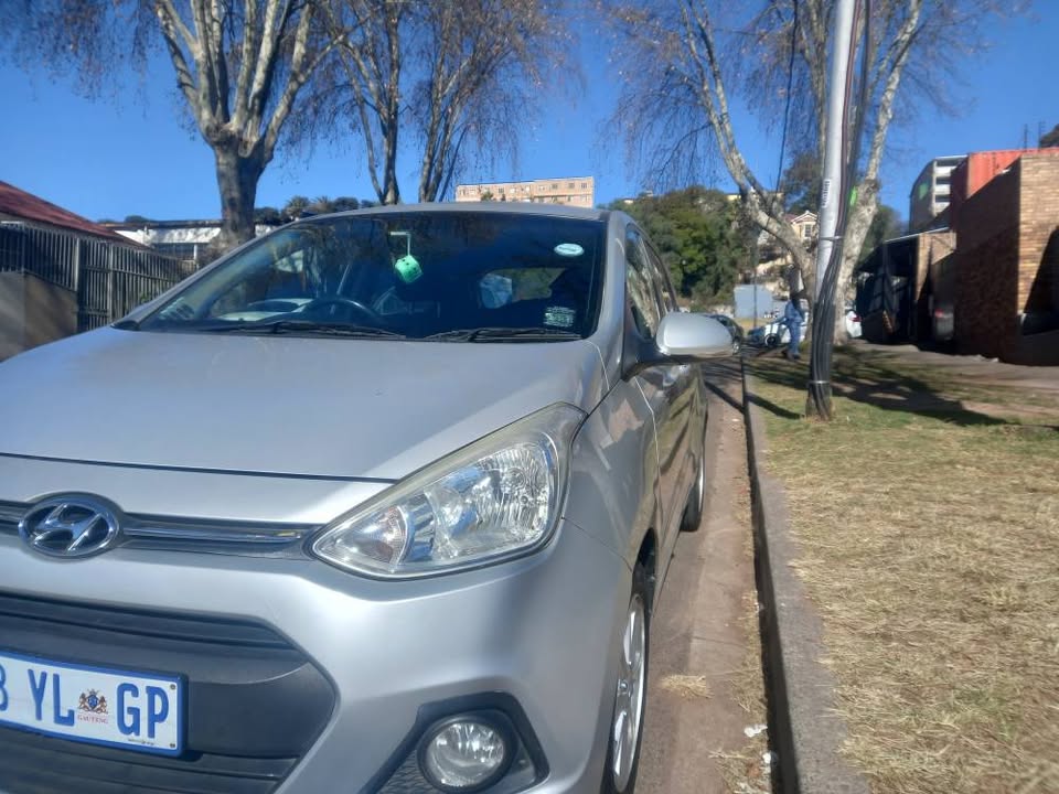 2015 Hyundai i10 Grand Sports 1.2 Petrol, Manual, Silver,