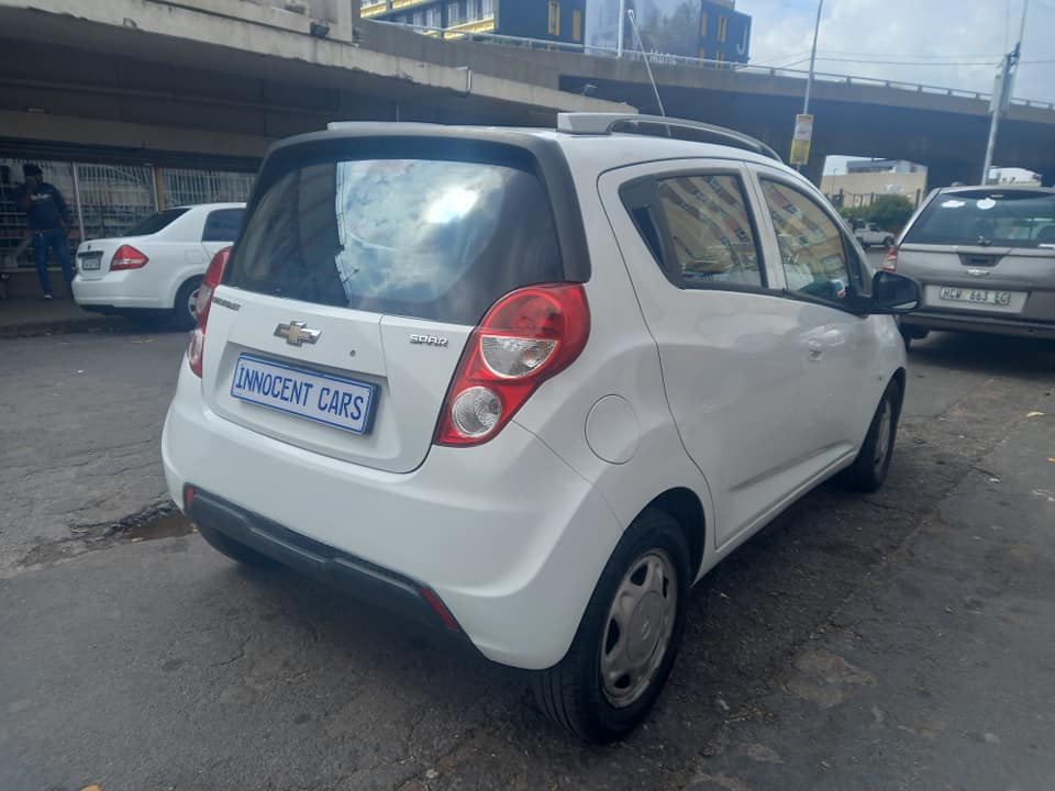 2015 CHEVROLET SPARK 1.2 PETROL, MANUAL TRANSMISSION, WHITE COLOUR, MILEAGE 68000KM
