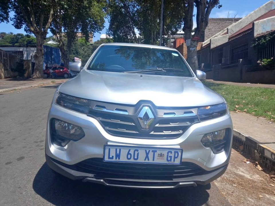 2024 Renault Kwid 1.0 Petrol Automatic Transmission  Color Silver Mileage 6000kms