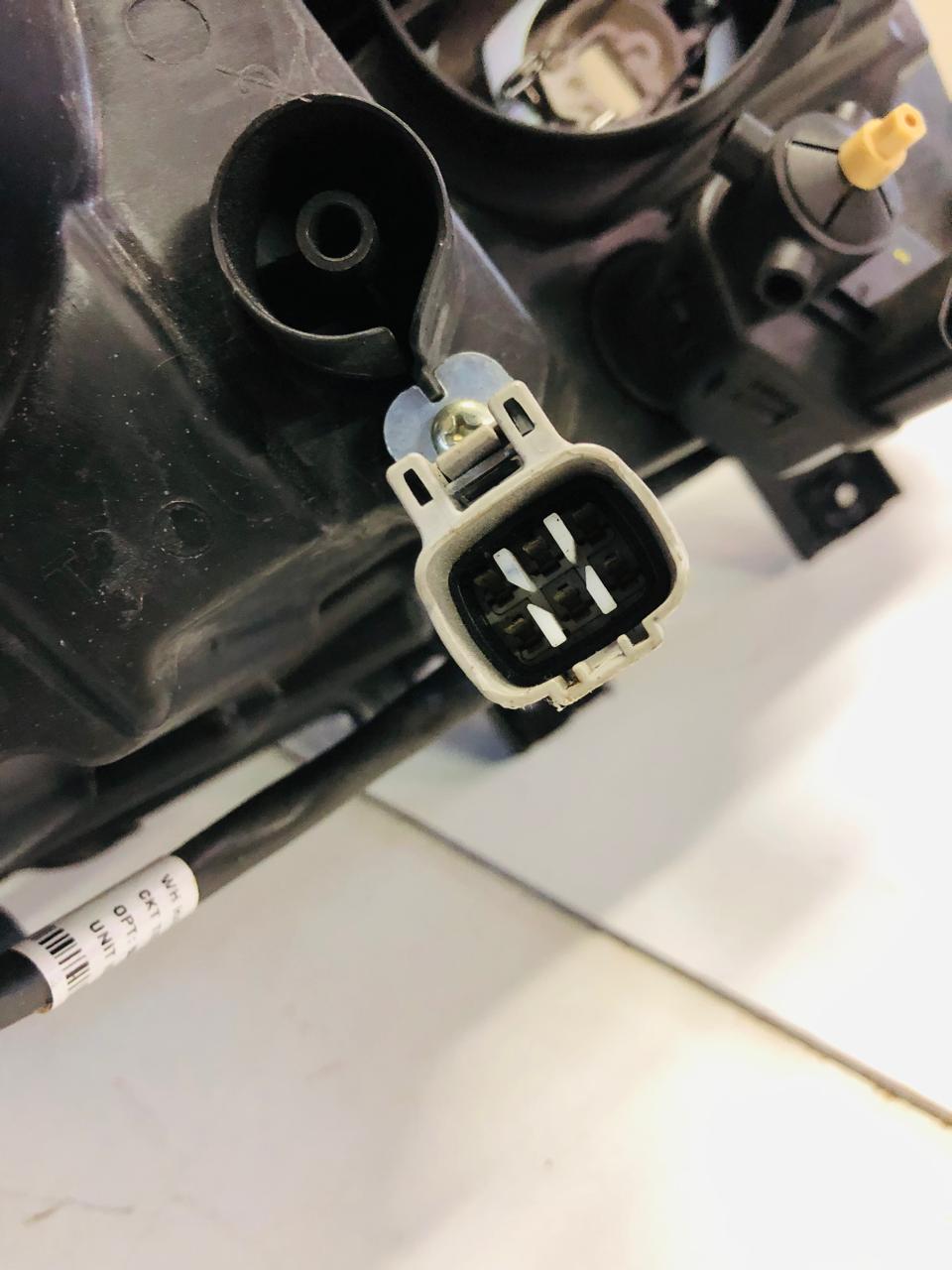 Suzuki Vitara Brezza left side halogen (1 beam) headlight - Private Seller