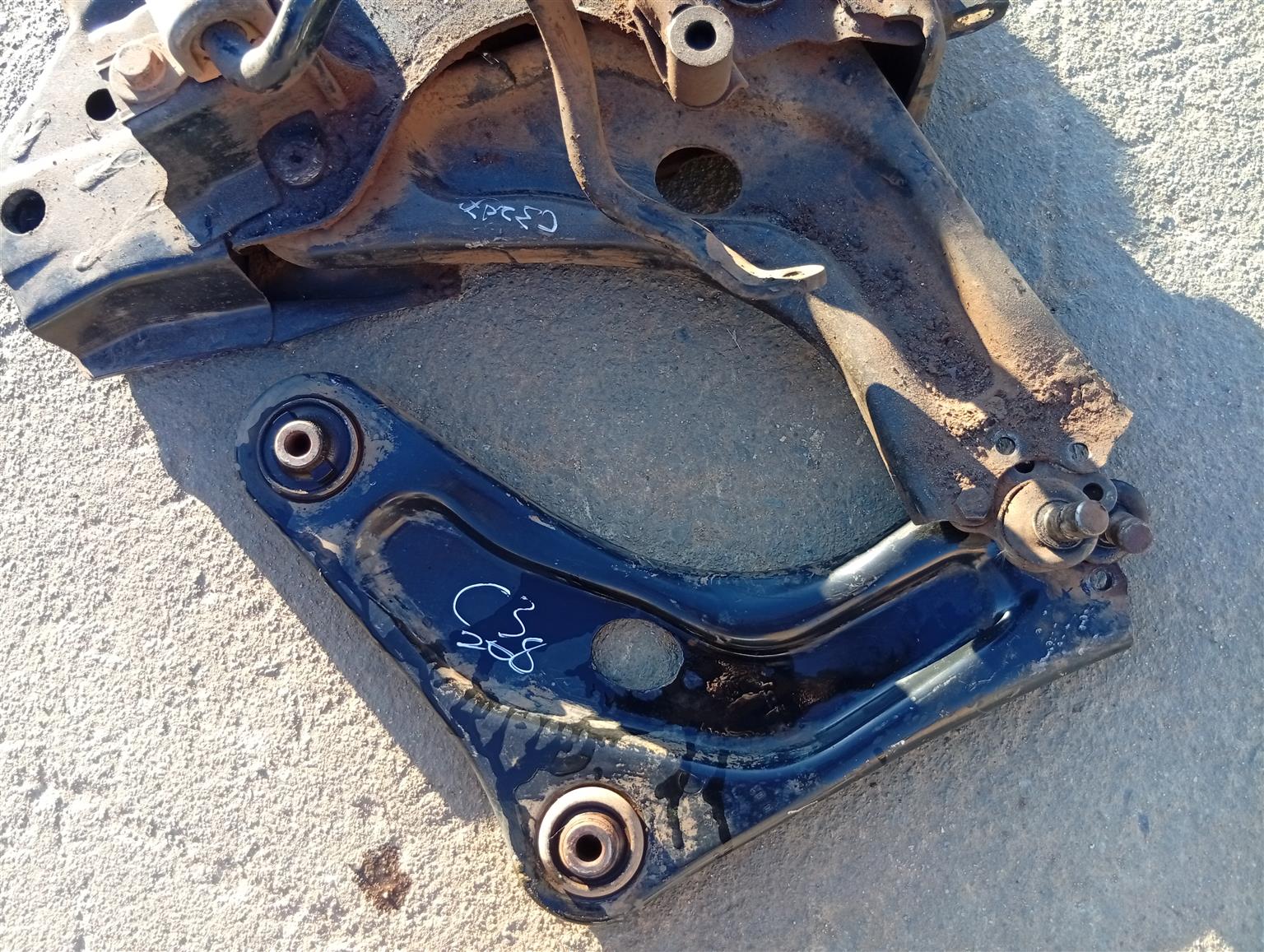 Peugeot 207 left and right control arms