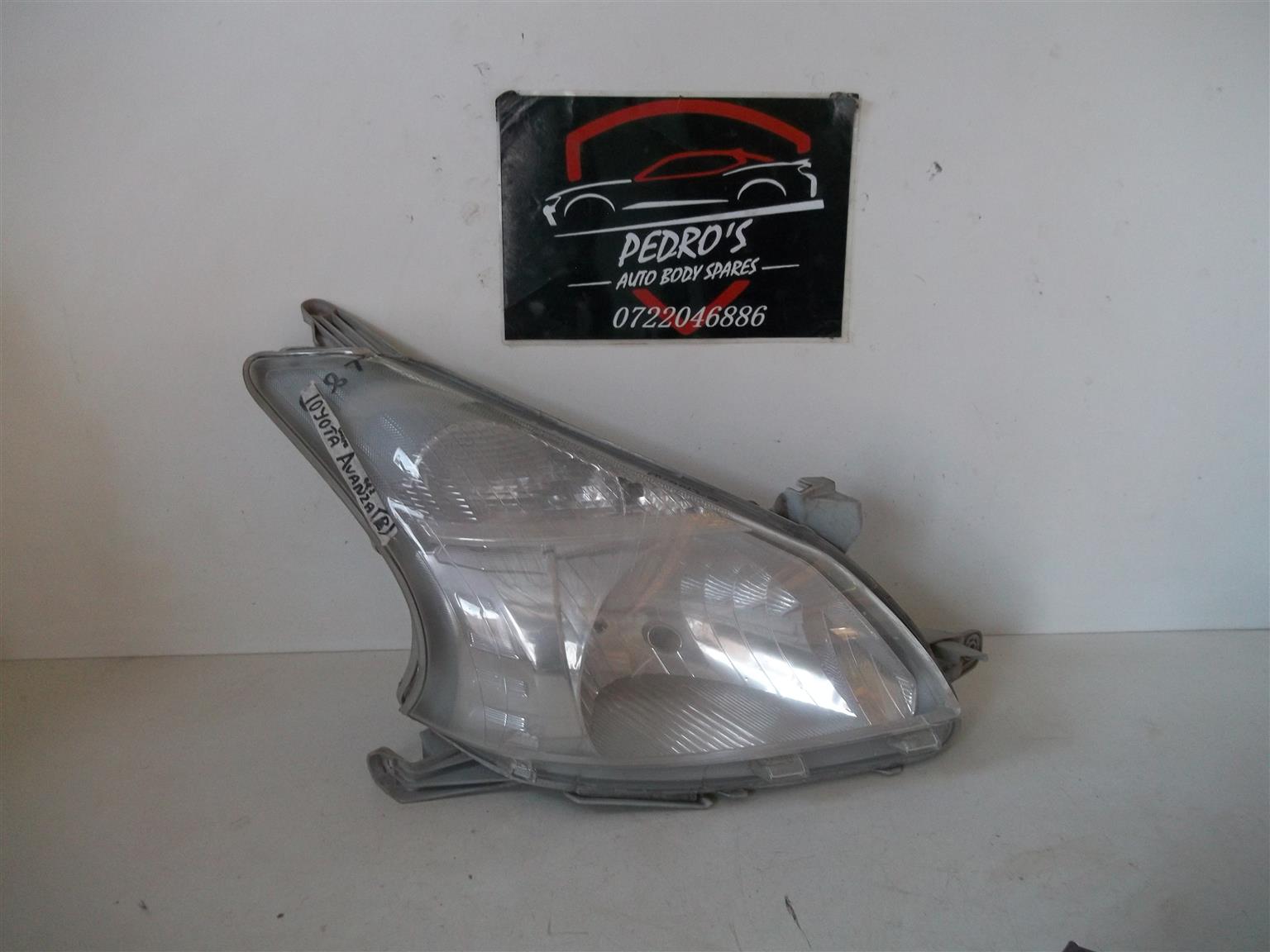 Toyota Avanza '11-'15 right headlight - Private Seller Toyota Avanza '11-'15 right headlight - Private Seller