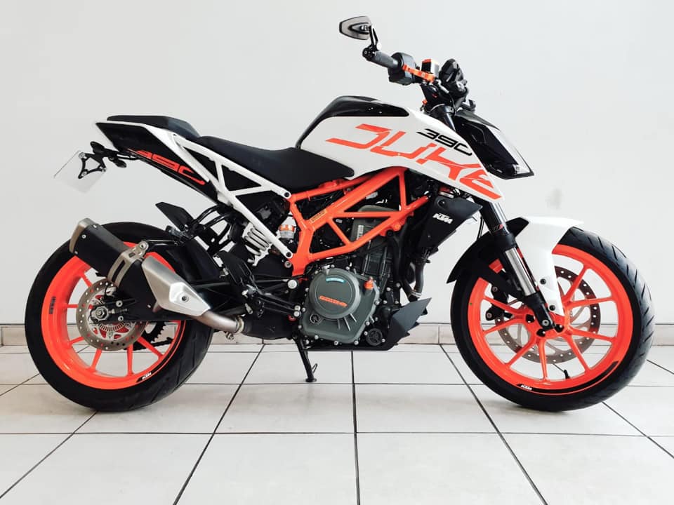 LIKE NEW KTM 390 DUKE - Private Seller LIKE NEW KTM 390 DUKE - Private Seller