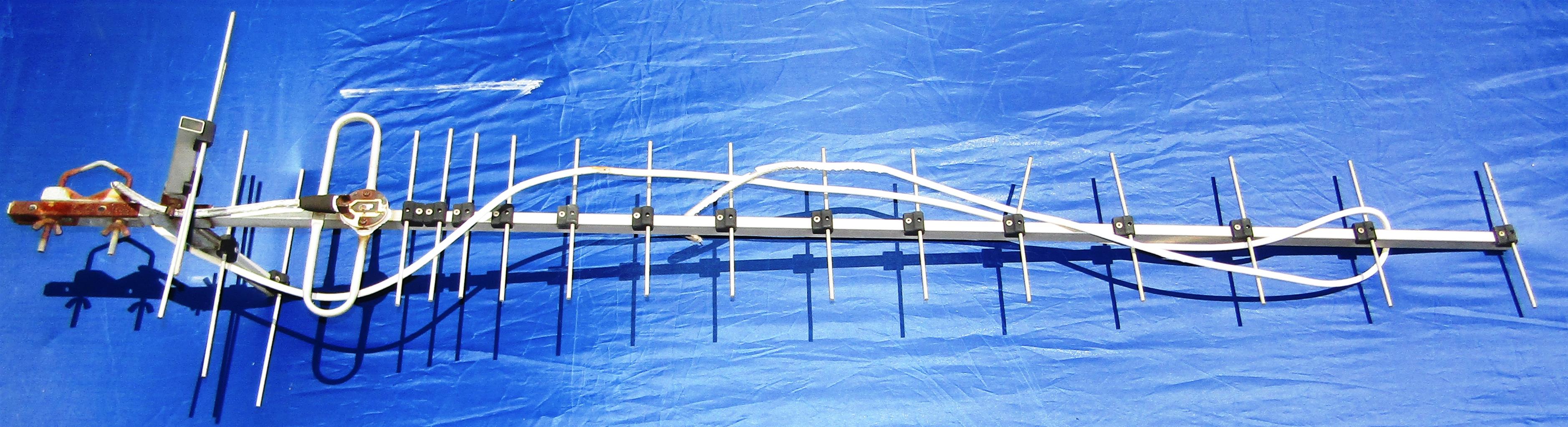 Rooftop Aerial / Antenna - l=146cm; w=27cm; h=29cm