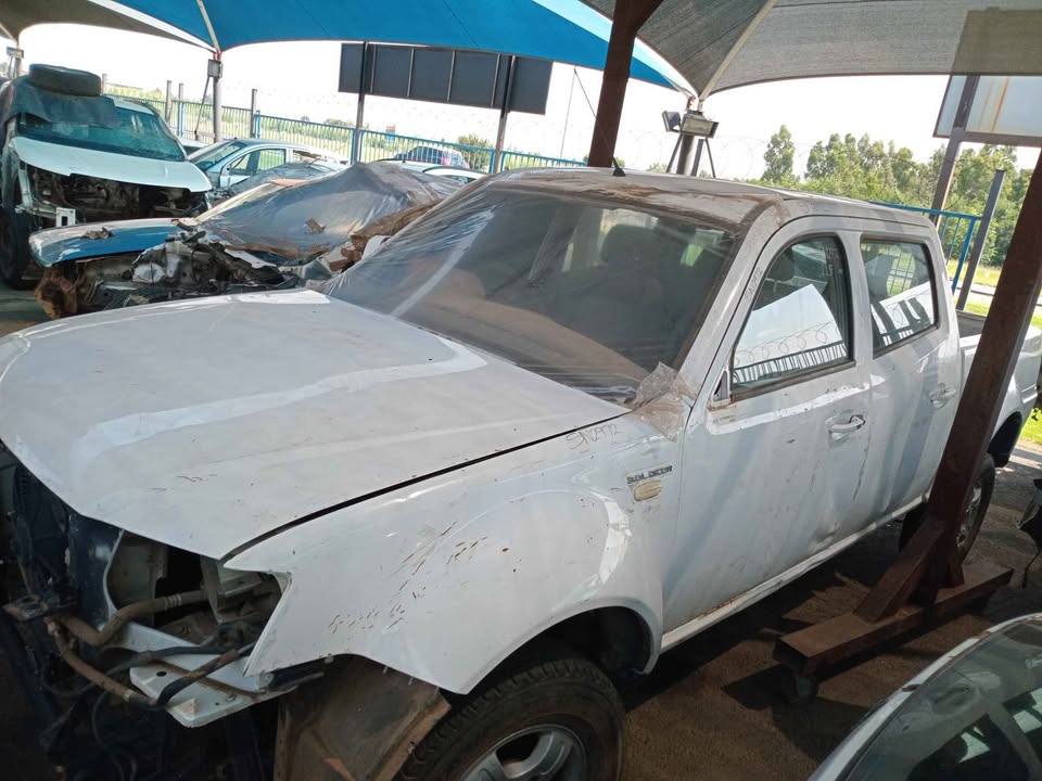 Tata xenon 3.0L dicor stripping for parts my number WhatsApp or cell - Private Seller