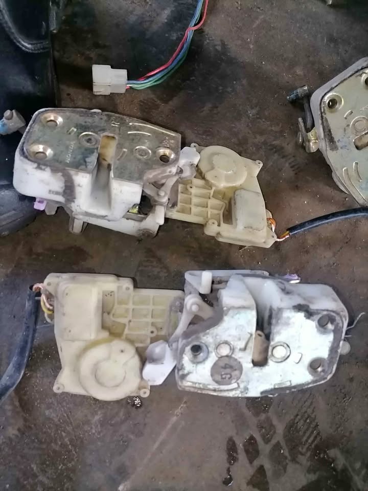 Honda Ballade S04 electric door locking mechanism - Private Seller Honda Ballade S04 electric door locking mechanism - Private Seller