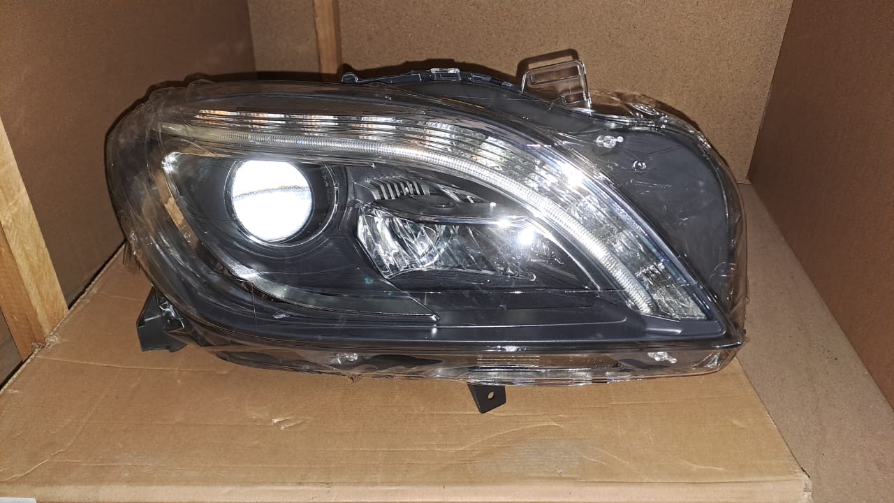 For Sale: New Single Xenon Headlight for Mercedes-Benz W166 For Sale: New Single Xenon Headlight for Mercedes-Benz W166
