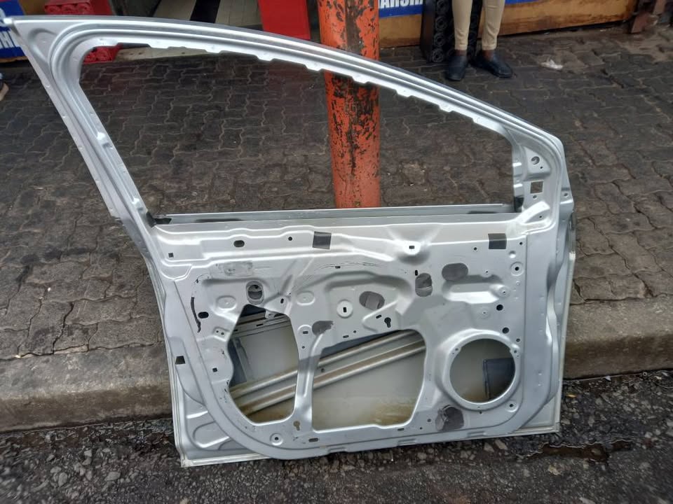2011 - 2018 FORD FOCUS FRONT LEFT DOOR - Private Seller 2011 - 2018 FORD FOCUS FRONT LEFT DOOR - Private Seller