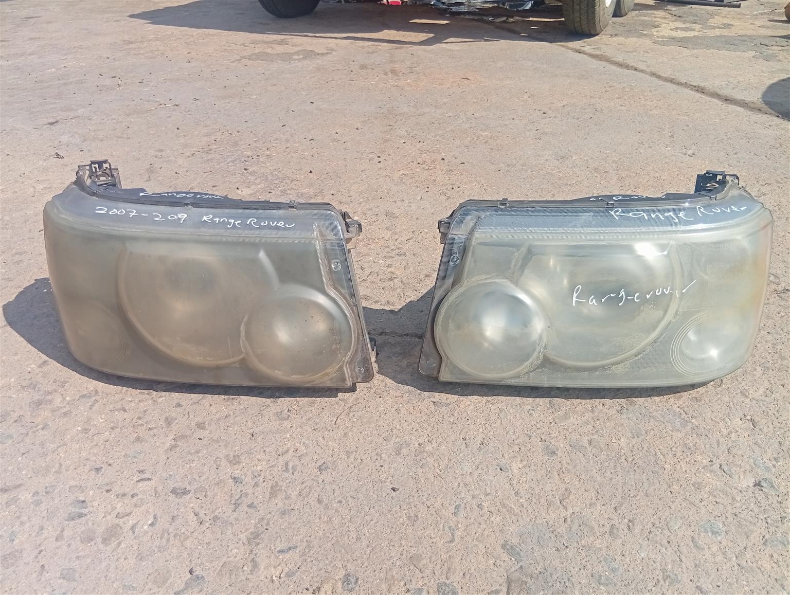 2008 range rover sport left and right headlight - Private Seller 2008 range rover sport left and right headlight - Private Seller