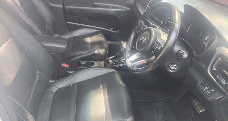 2020 Kia Rio 1.4Tec Automatic white color  Sunroof  Leather Seat  Service History  Reverse Camera  R