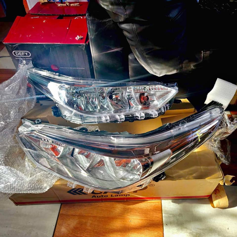Toyota Yaris hatchback Headlights
