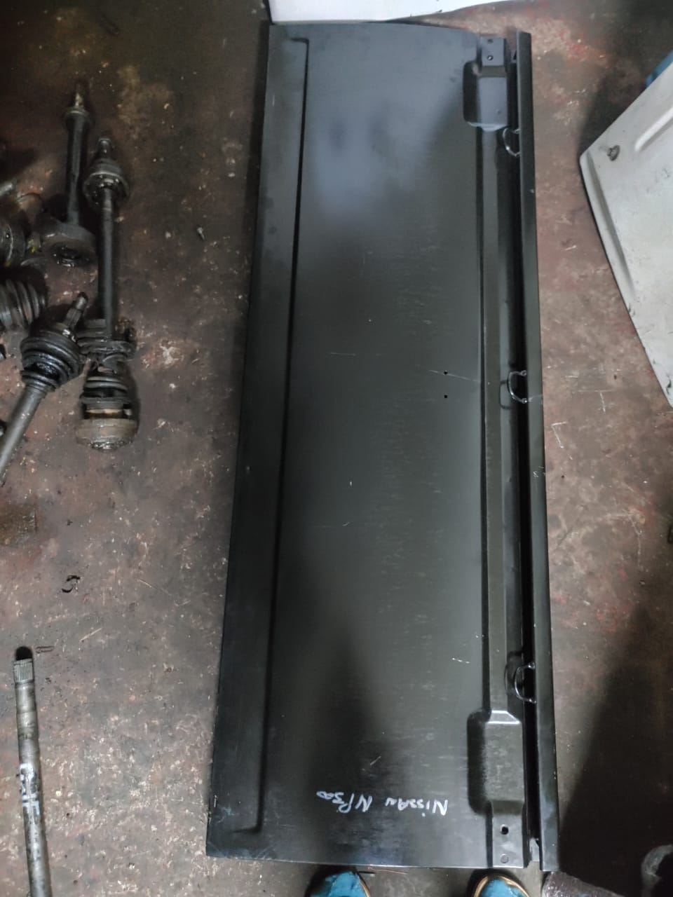 NISSAN NP300 TAILGATE FOR SALE