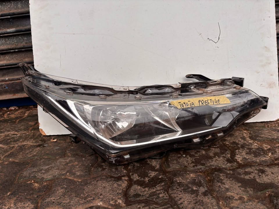 TOYOTA PRESTIGE Headlight Right Hand Side - Private Seller TOYOTA PRESTIGE Headlight Right Hand Side - Private Seller