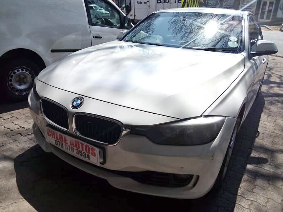 2013 BMW 320I AUTOMATIC  WHITE LEATHER INTERIOR   REVERSE SENSOR