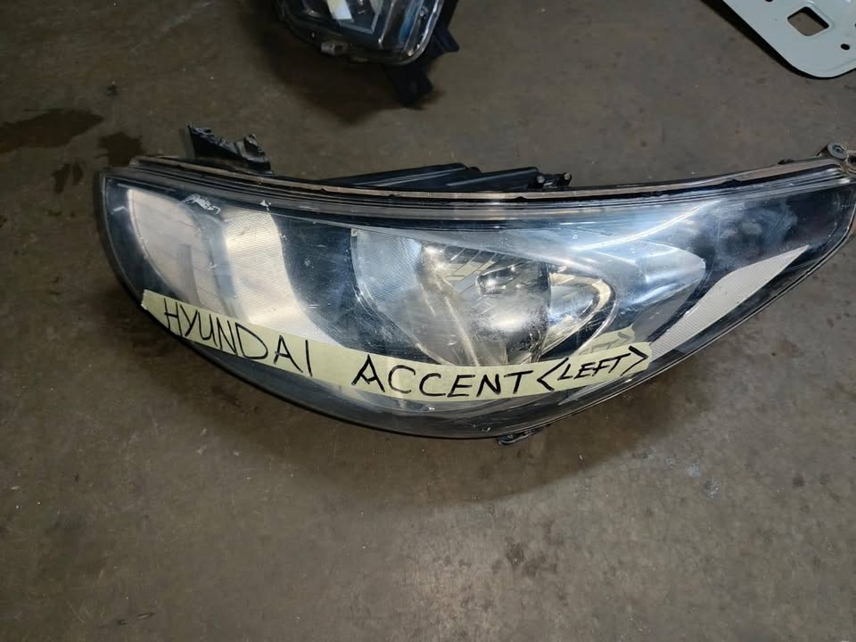 Hyundai Accent Leftside Headlight - Private Seller Hyundai Accent Leftside Headlight - Private Seller