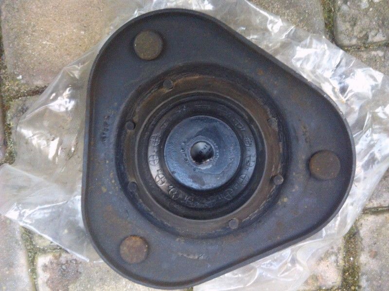 Nissan 1400 (bakkie) Strut mounting Nissan 1400 (bakkie) Strut mounting