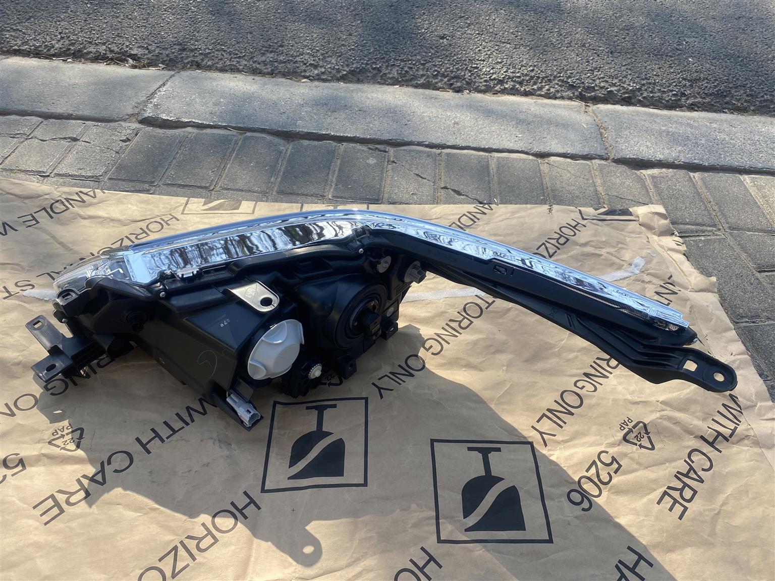 2018 TOYOTA FORTUNER GD-6 HALOGEN HEADLIGHT RIGHT SIDE FOR SALE