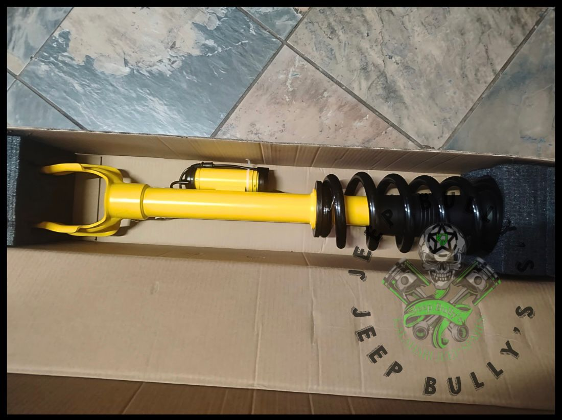 Jeep Grand Cherokee WK2 SRT8 Front Shock Strut Assembly - Yellow - Private Seller Jeep Grand Cherokee WK2 SRT8 Front Shock Strut Assembly - Yellow - Private Seller