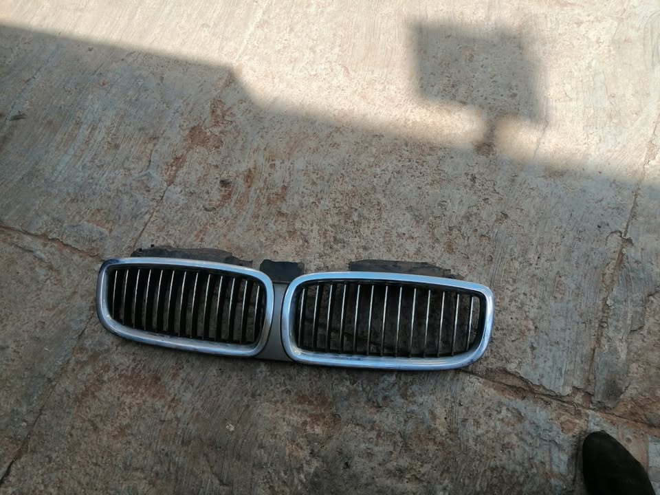 BMW 735i Front grille - Private Seller