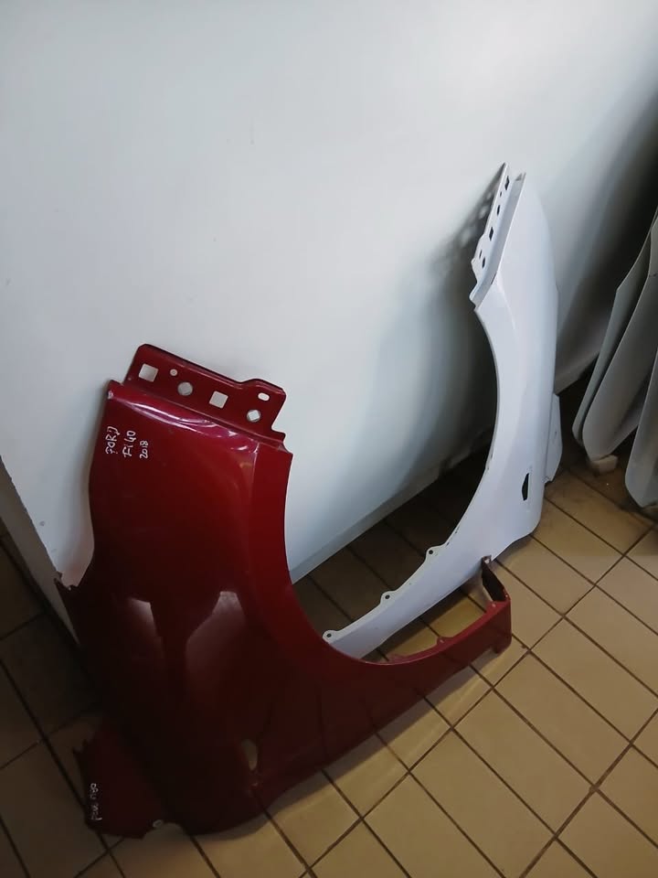 2018 FORD FIGO FENDER LEFT AND RIGHT FOR SALE - Private Seller