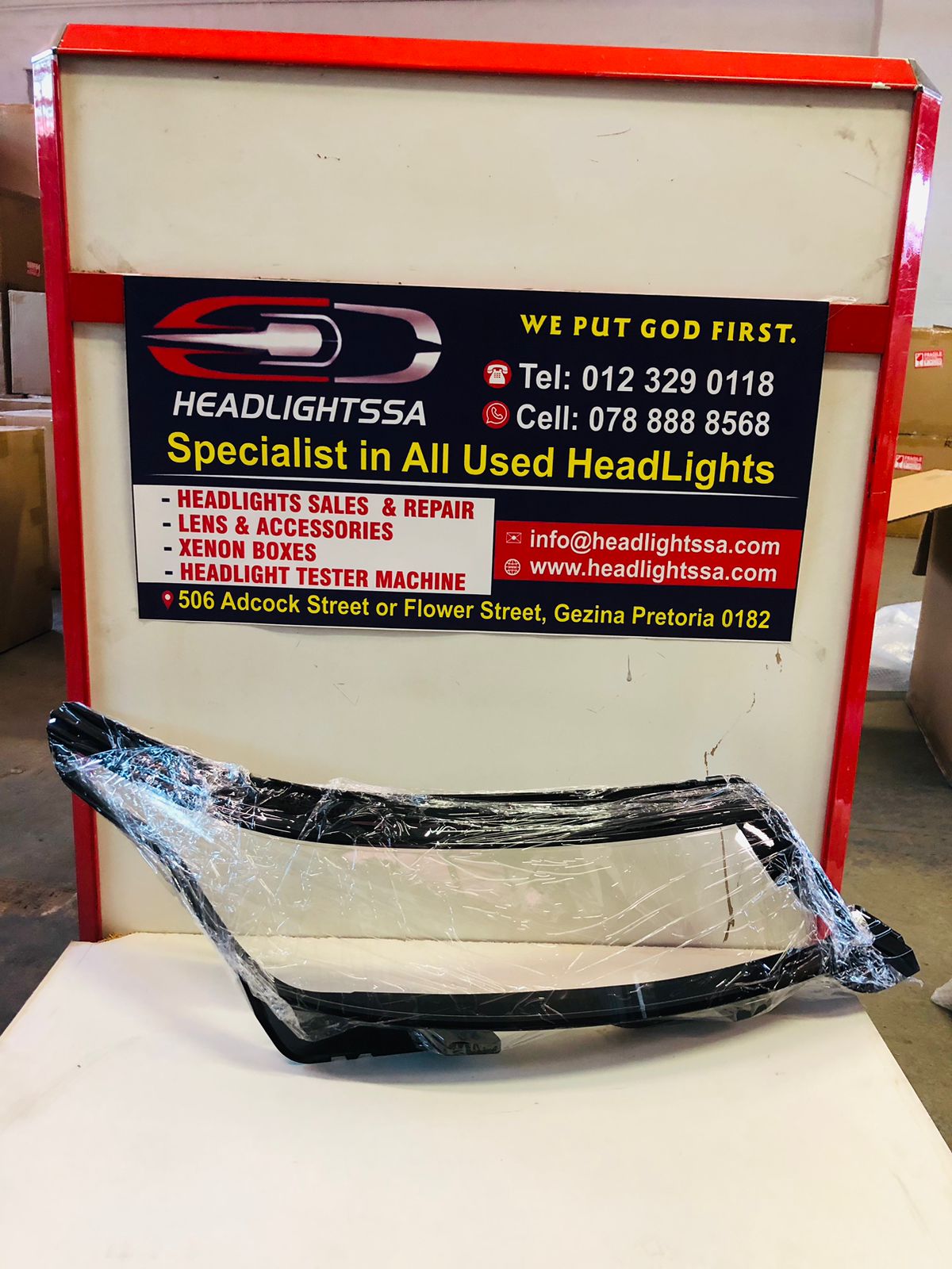 Range Rover Sport right side headlight replacement lens cover (2018) - Private Seller Range Rover Sport right side headlight replacement lens cover (2018) - Private Seller