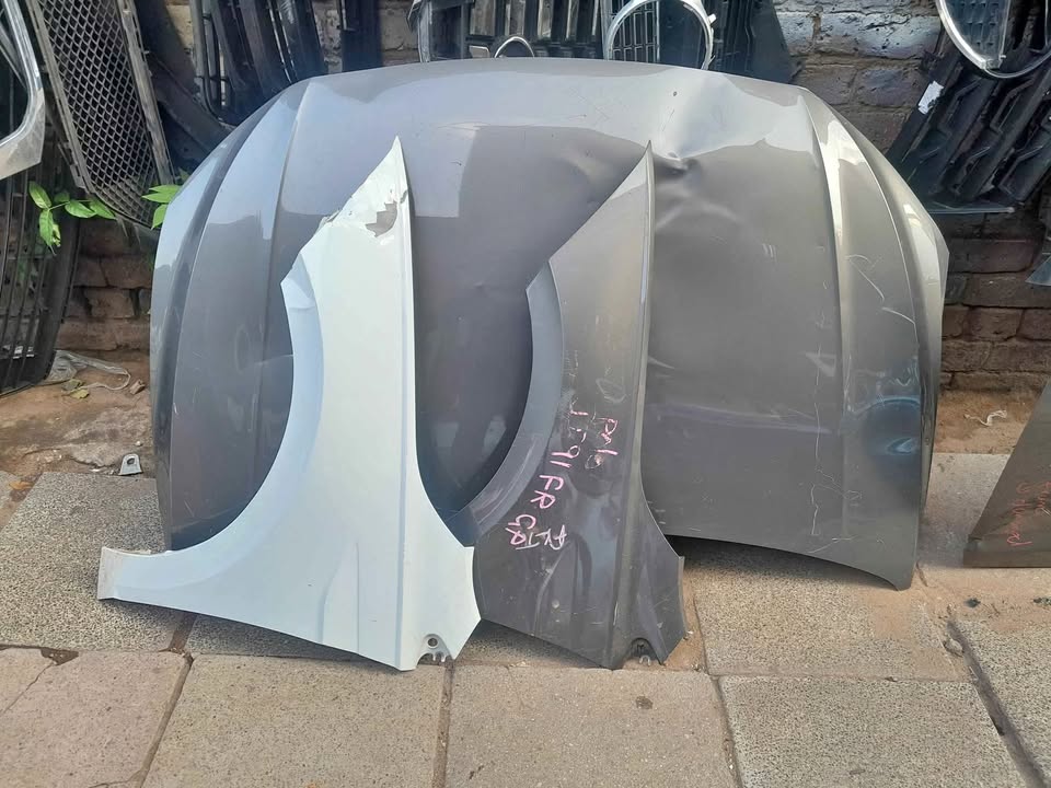 POLO 8 BONNET AND FENDER LEFTSIDE - Private Seller POLO 8 BONNET AND FENDER LEFTSIDE - Private Seller