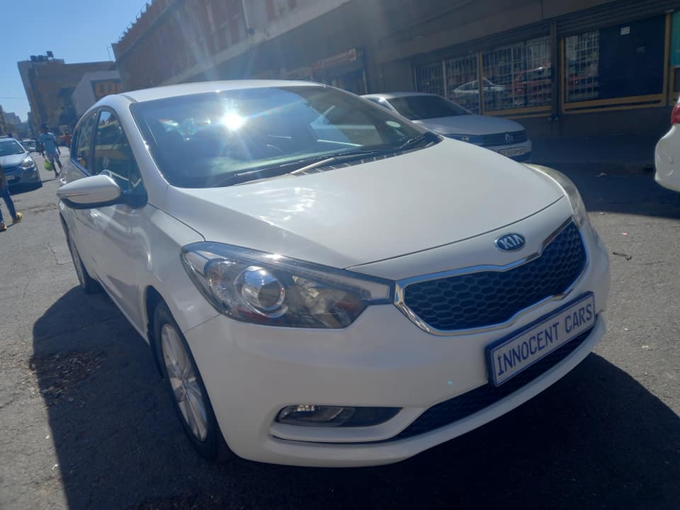 2014 KIA CERATO HATCHBACK 1.6 PETROL, MANUAL, WHITE COLOR, MILEAGE 73000KM