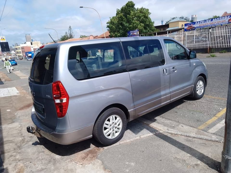 2017 Hyundai H1 2.5 Nine seater Automatic with a leather seat