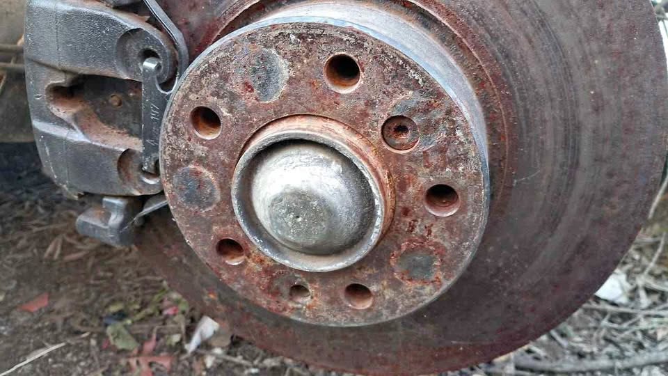 BMW 740i RF stub axle, hub and bearing - Private Seller BMW 740i RF stub axle, hub and bearing - Private Seller