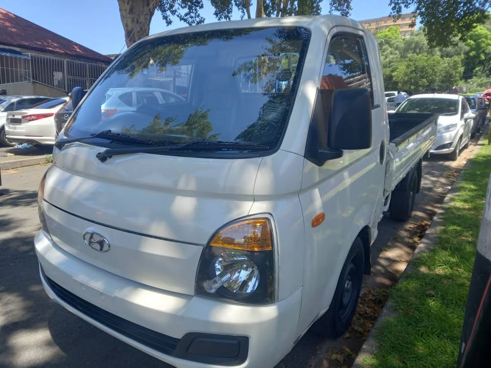 2011 Hyundai H100 Bakkie 2.6 Diesel, Manual, White Color, Mileage 142000kms