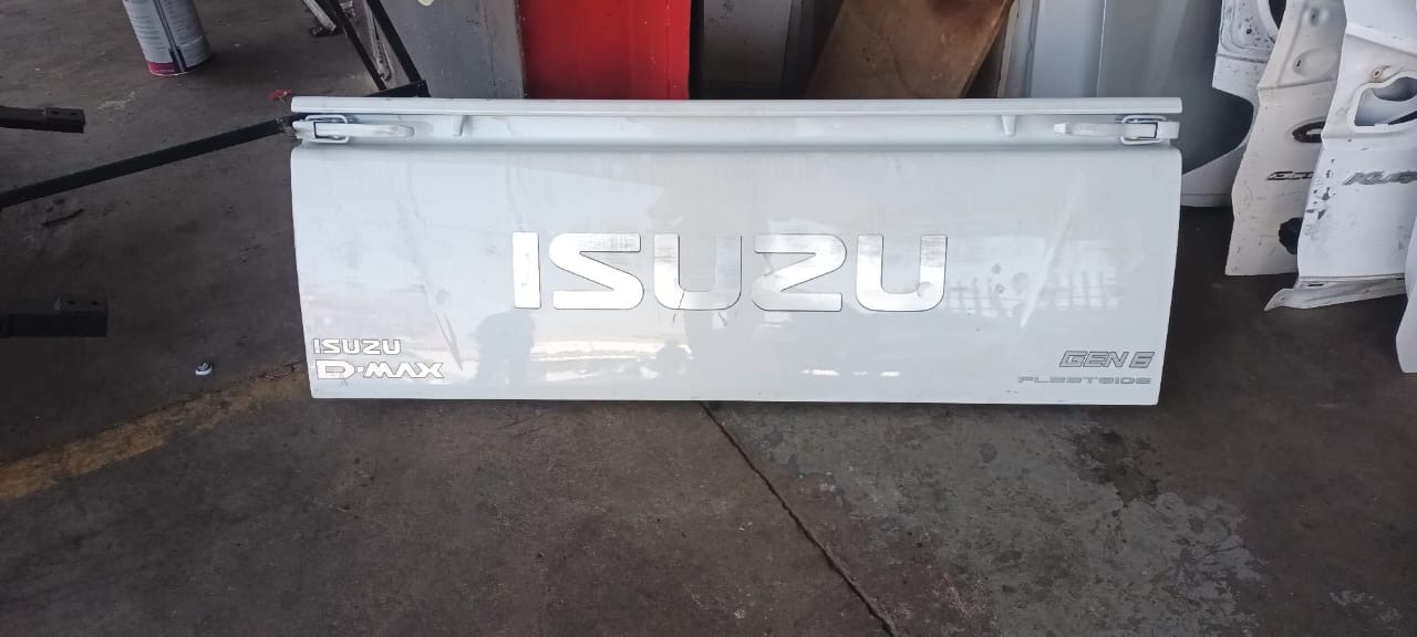 Isuzu dmax complete tailgate f - Private Seller