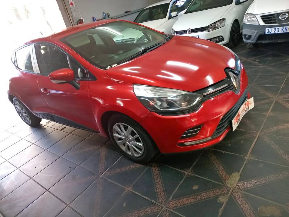 2017 Renault Clio 900T Maroon, Manual, Petrol, 82000km