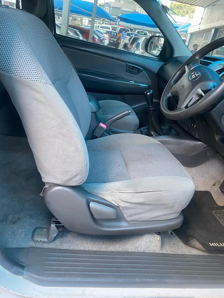 2011 TOYOTA HILUX 2.5 EXTENDED CAB