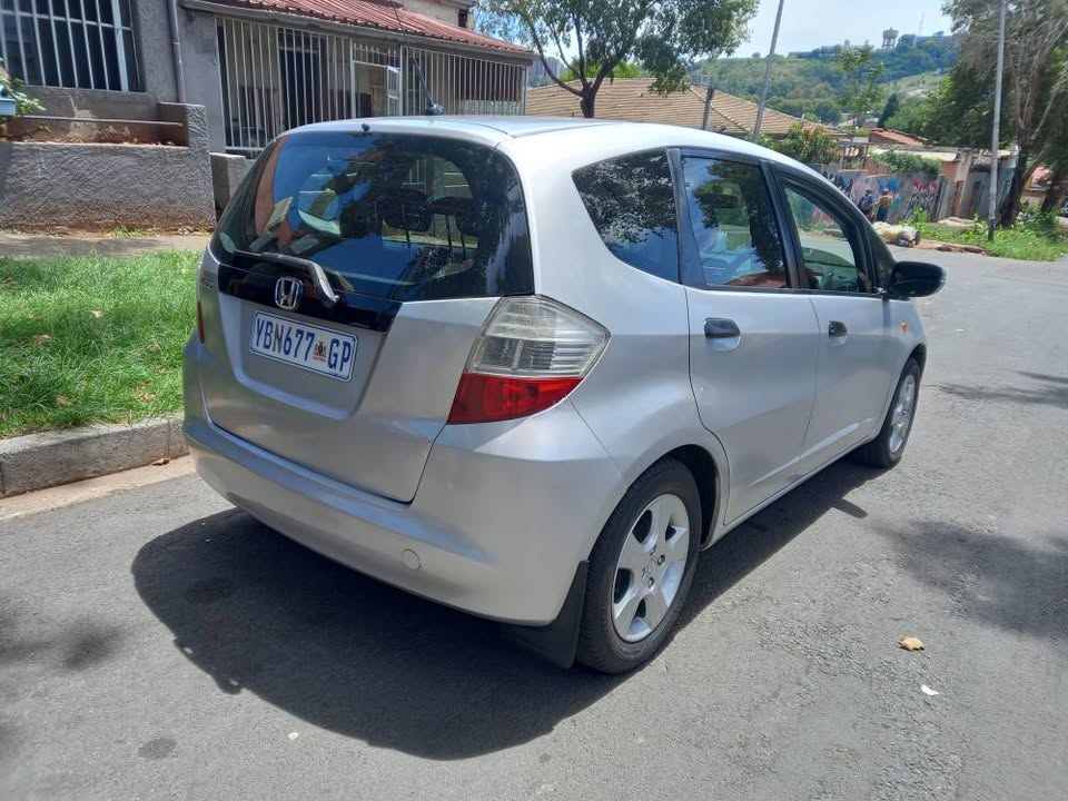 2009 Honda Jazz 1.5 Petrol, Manual, Silver, 110000kms,