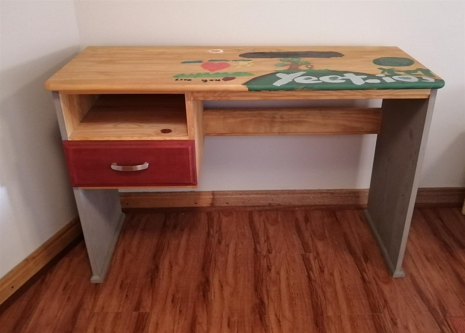 kiddies desk