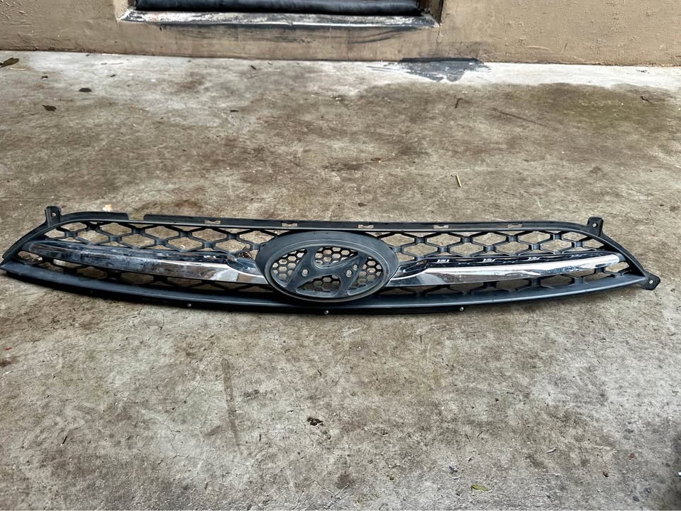 Hyundai i10 Front Upper Bumper Grille - Private Seller Hyundai i10 Front Upper Bumper Grille - Private Seller