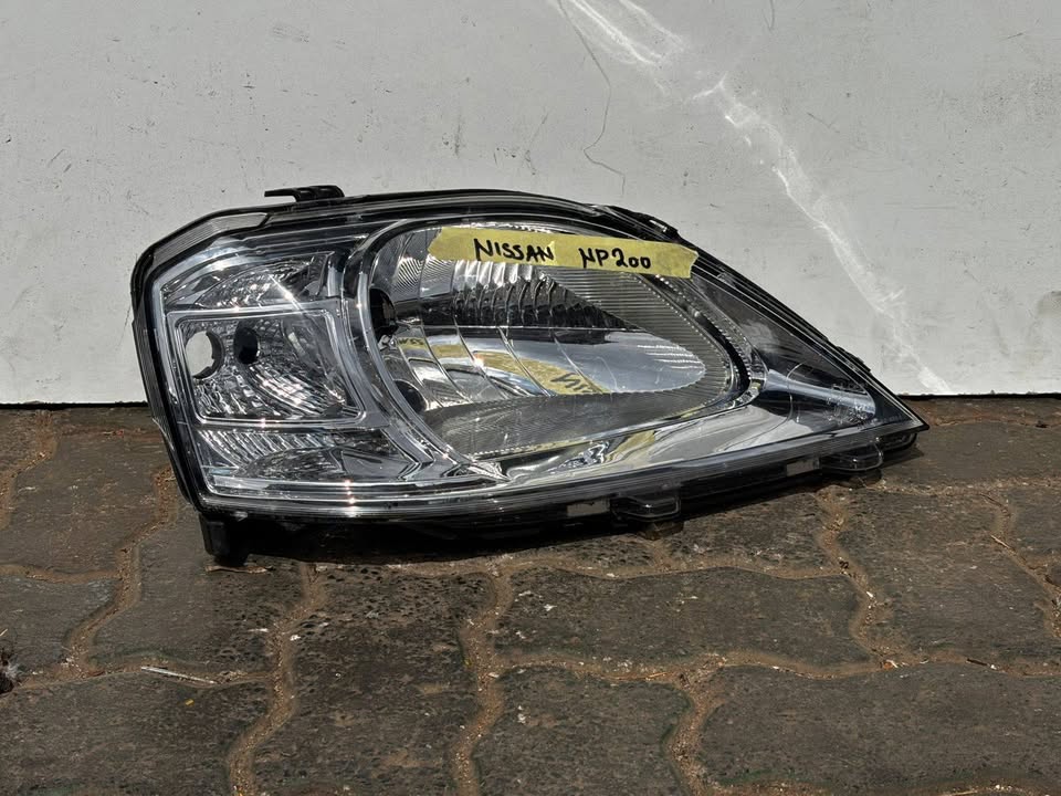 NISSAN NP200 HEADLIGHT RIGHT HAND SIDE - Private Seller NISSAN NP200 HEADLIGHT RIGHT HAND SIDE - Private Seller