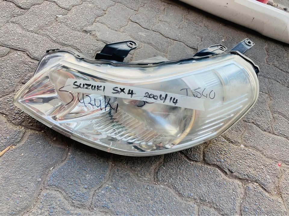 Suzuki SX4 headlight 2006/14 - Private Seller