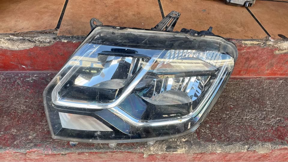 Renault Duster headlight 2016/19 - Private Seller Renault Duster headlight 2016/19 - Private Seller