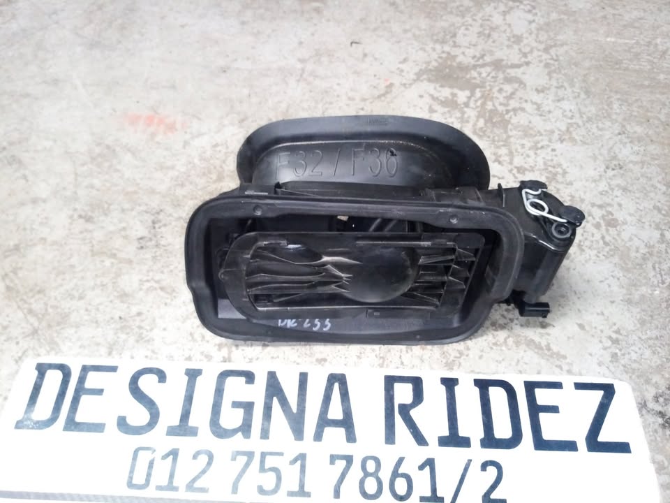 BMW M4 F822 / 4 SERIES FULE FLAP, CAP & HOUSING - Private Seller BMW M4 F822 / 4 SERIES FULE FLAP, CAP & HOUSING - Private Seller