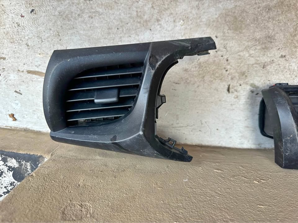 Toyota GD6 right side dashboard Airvent - Private Seller Toyota GD6 right side dashboard Airvent - Private Seller