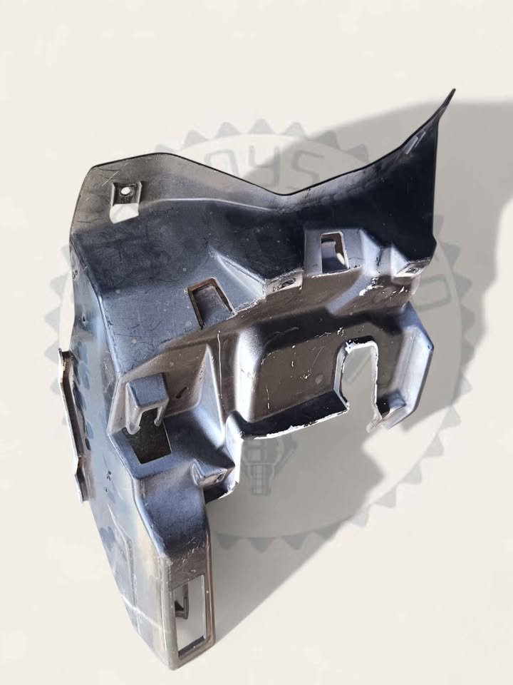 BMW F22 F23 2 SERIES INNER BUMPER BRACKET / FOG LIGHT BRACKET RIGHT SIDE AVAILABLE FOR SALE - Private Seller