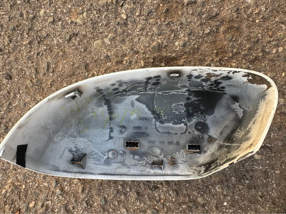 Ford focus 2010 upwards right mirror cover - Private Seller Ford focus 2010 upwards right mirror cover - Private Seller