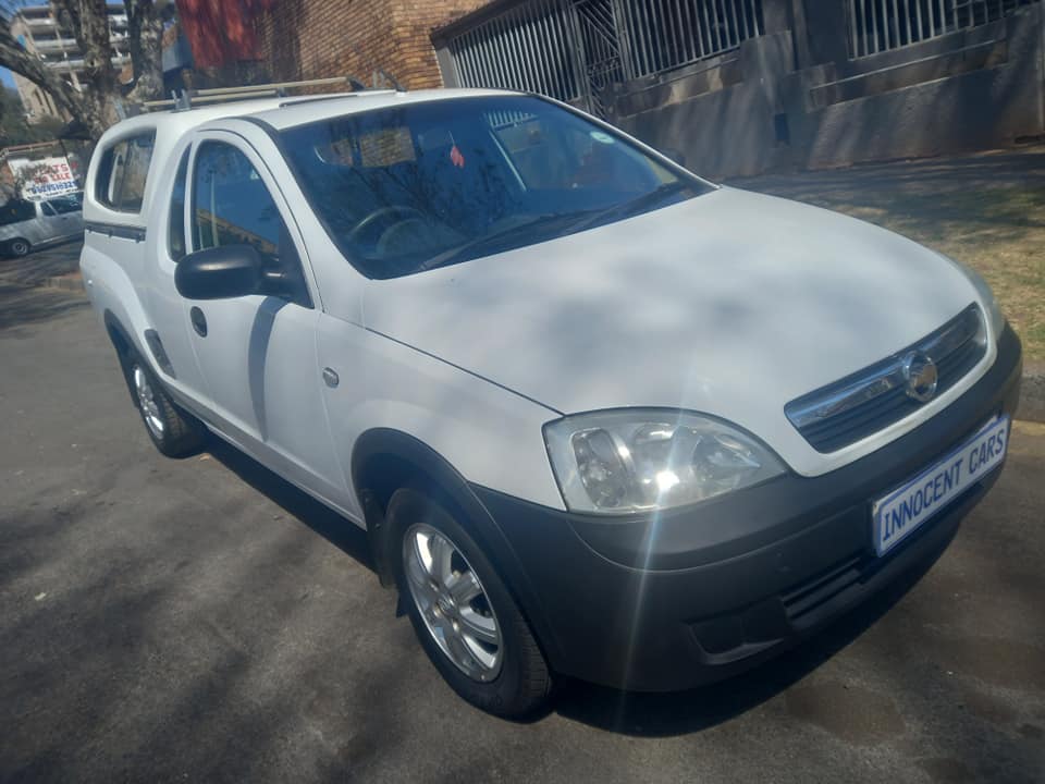 2010 CORSA BAKKIE 1.4 ENGINE PETROL, MANUAL, MILEAGE 105000KMS, WHITE COLOR, PRICE 78,000.