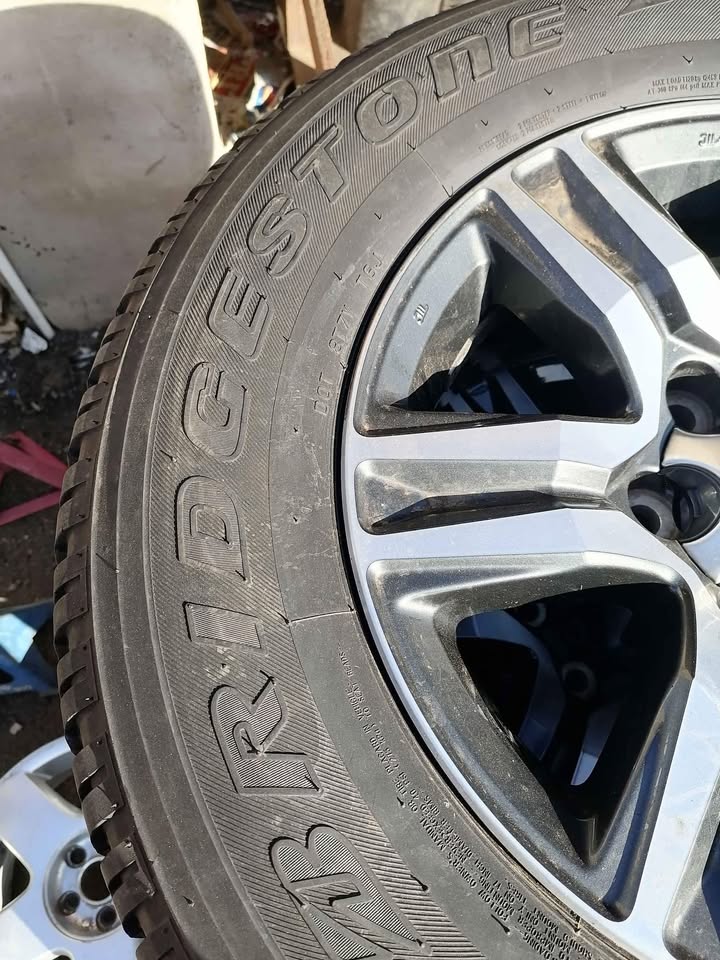 Toyota Hilux 17 inch diamond cut(USED TYRES) - Private Seller Toyota Hilux 17 inch diamond cut(USED TYRES) - Private Seller