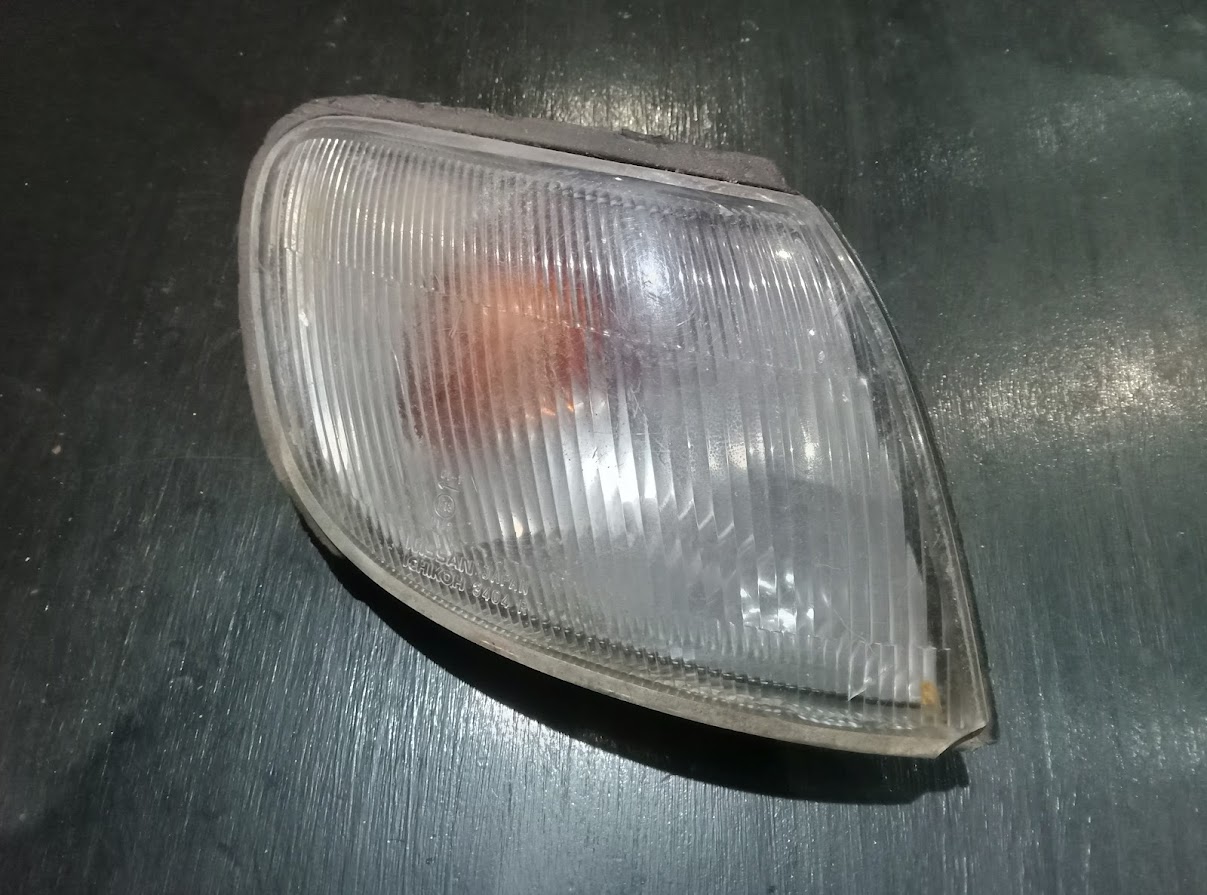 Nissan np300 Right Corner Lamp Nissan np300 Right Corner Lamp