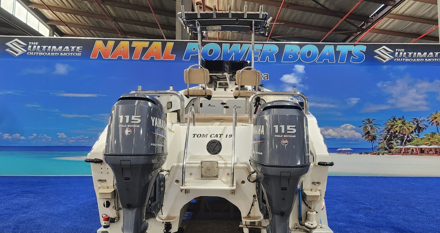 TOMCAT 19 FT CC 2008 MODEL ON TRAILER 2 115 HP YAMAHA 4 STROKES
